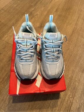 Nike Vomero Kids Light Blue Mesh Sneakers with White Accents